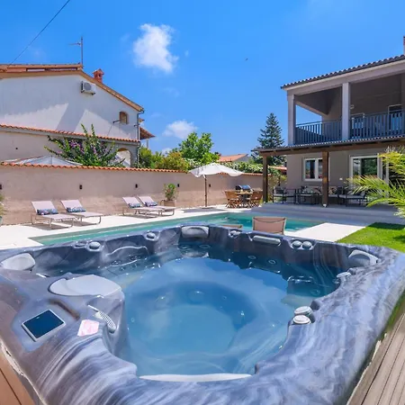 Holiday home Beautiful In With Wifi Medulin